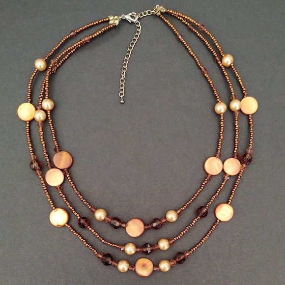 Seed bead, shell, bead and faux pearl necklace - Picture 5 of 14